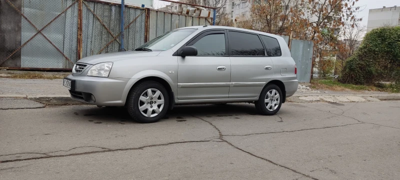 Kia Carens, снимка 2 - Автомобили и джипове - 48085140