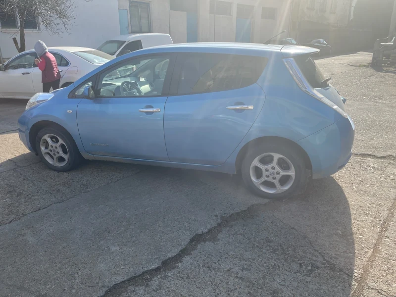 Nissan Leaf , снимка 2 - Автомобили и джипове - 48714402