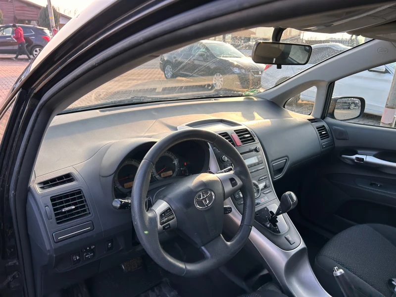 Toyota Auris 1.6i AVTOMAT EURO 5, снимка 11 - Автомобили и джипове - 49261797