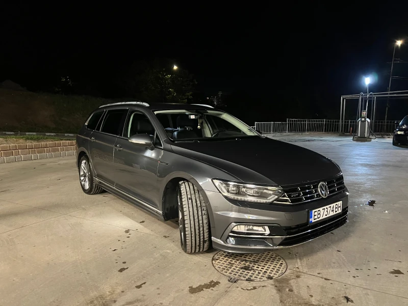 VW Passat R-Line, 2.0 4x4, Digital, снимка 9 - Автомобили и джипове - 50945615
