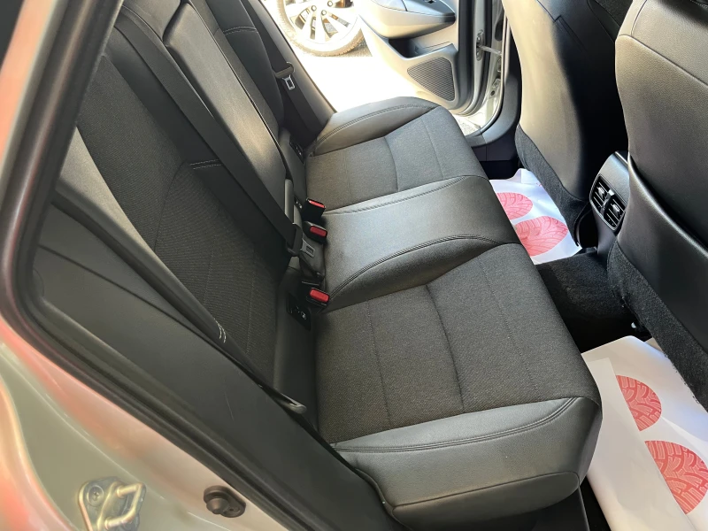 Toyota Corolla 1.8 HYBRID, снимка 9 - Автомобили и джипове - 52212180