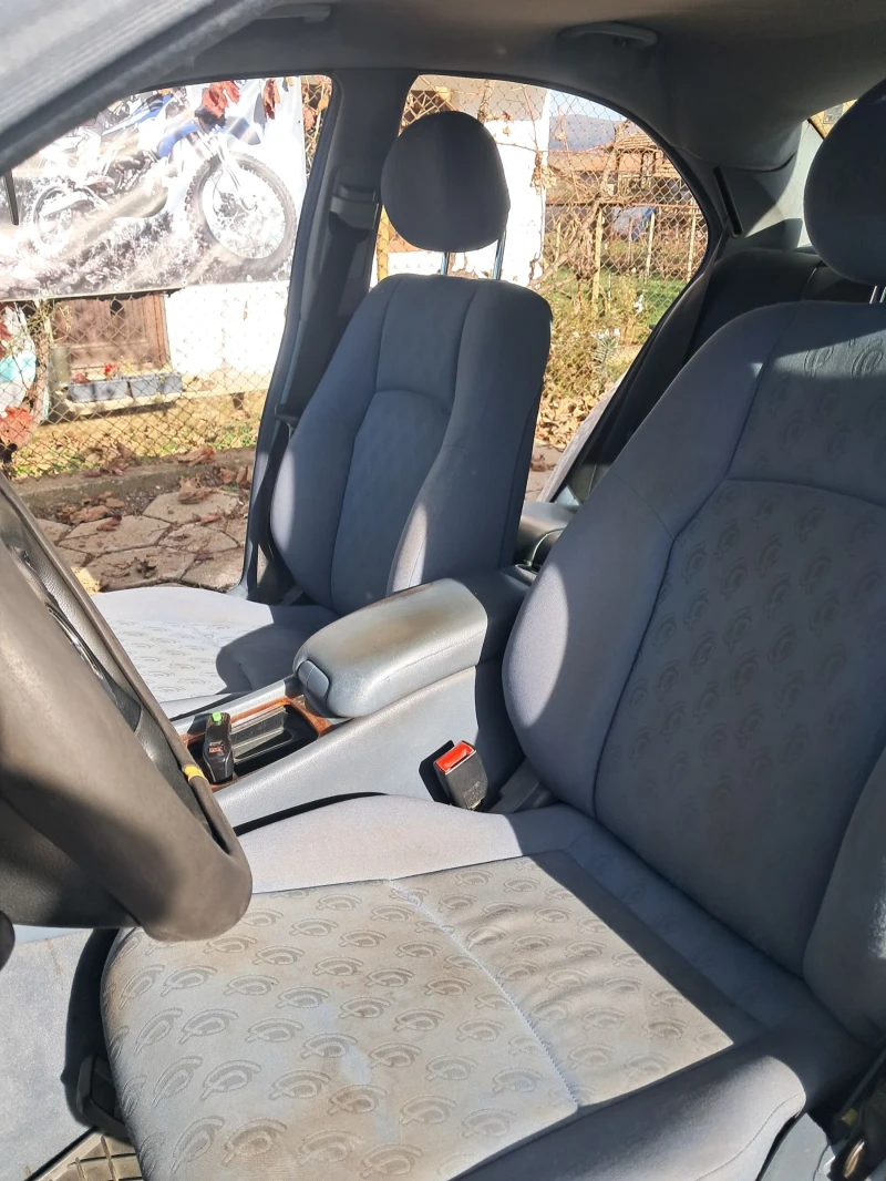 Mercedes-Benz C 200, снимка 13 - Автомобили и джипове - 52404226