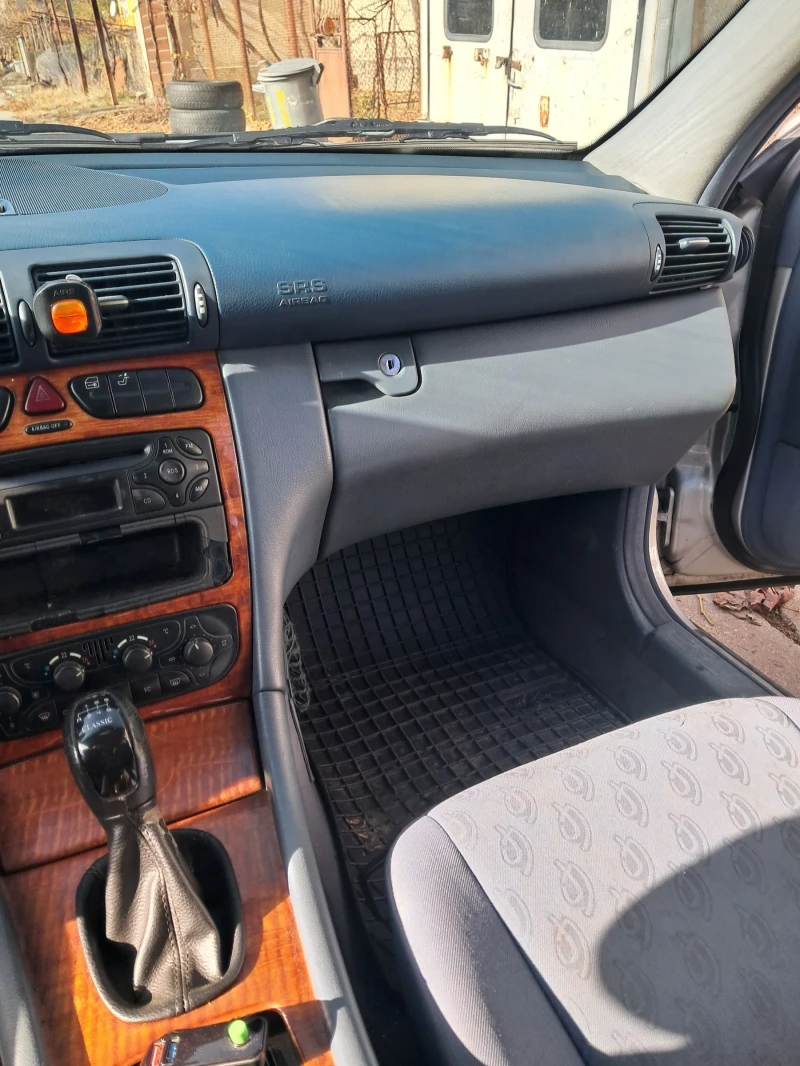 Mercedes-Benz C 200, снимка 9 - Автомобили и джипове - 52404226