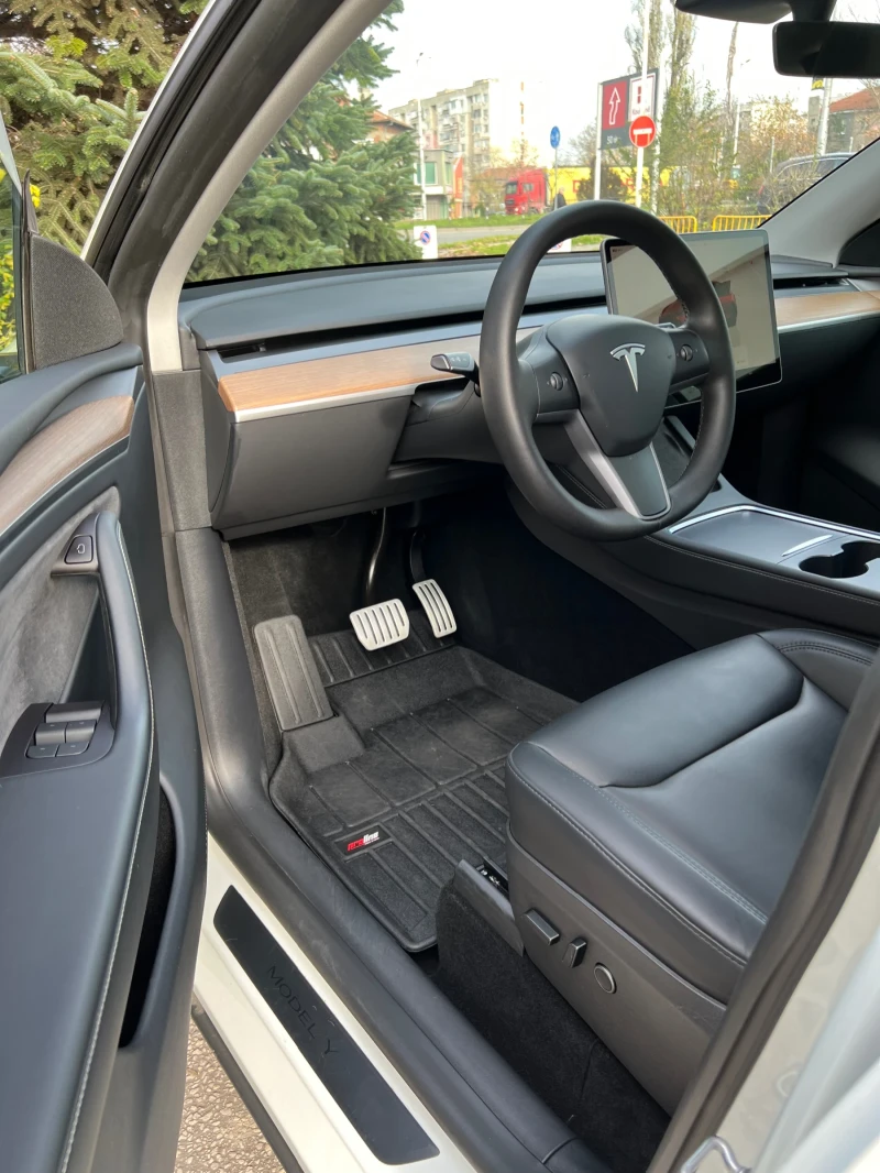 Tesla Model Y Dual motor Performance, снимка 8 - Автомобили и джипове - 52791338