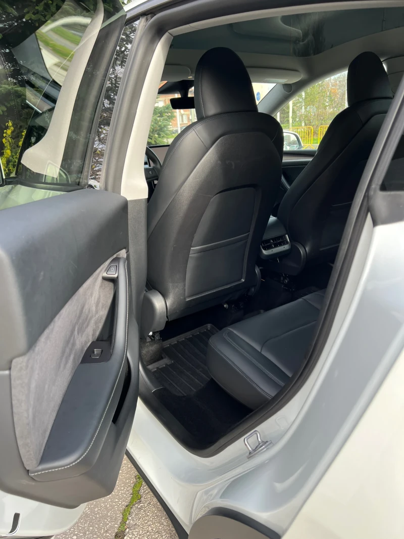 Tesla Model Y Dual motor Performance, снимка 10 - Автомобили и джипове - 52791338