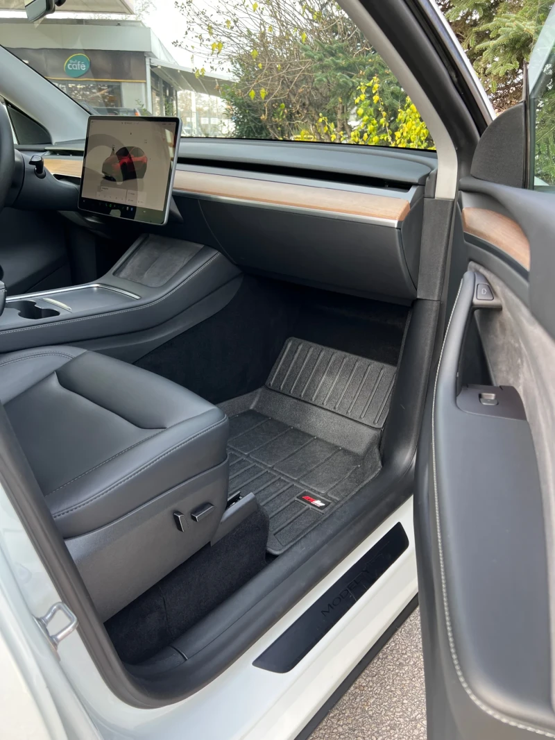Tesla Model Y Dual motor Performance, снимка 9 - Автомобили и джипове - 52791338