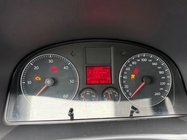 VW Touran Соnfortline 1, 9 TDI 105 k.c 6MT, снимка 13 - Автомобили и джипове - 54482306