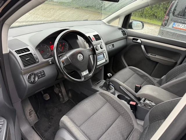 VW Touran Соnfortline 1, 9 TDI 105 k.c 6MT, снимка 8 - Автомобили и джипове - 54482306