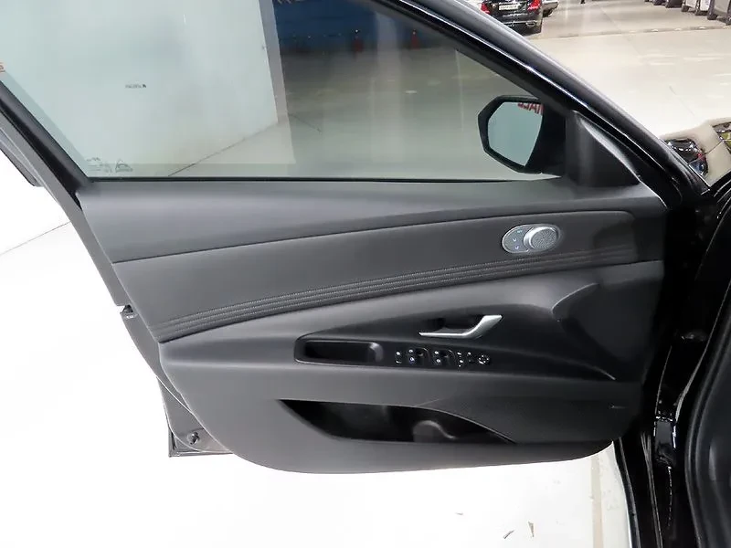 Hyundai Elantra (Cn7) 1.6 Inspiration, снимка 14 - Автомобили и джипове - 55087396