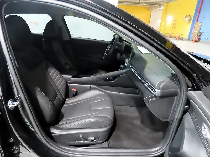 Hyundai Elantra (Cn7) 1.6 Inspiration, снимка 8 - Автомобили и джипове - 55087396