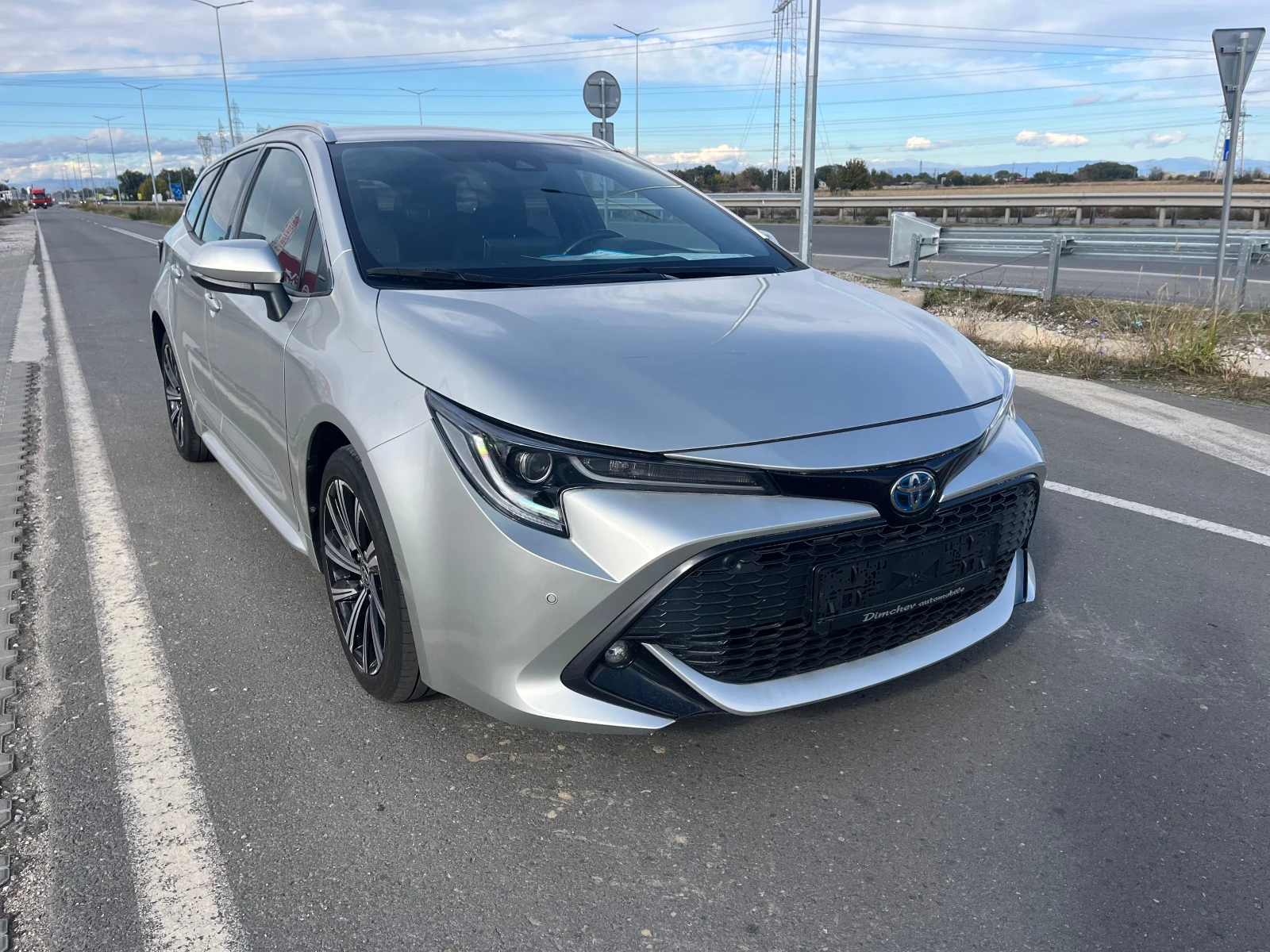 Toyota Corolla 1.8 HYBRID, снимка 1