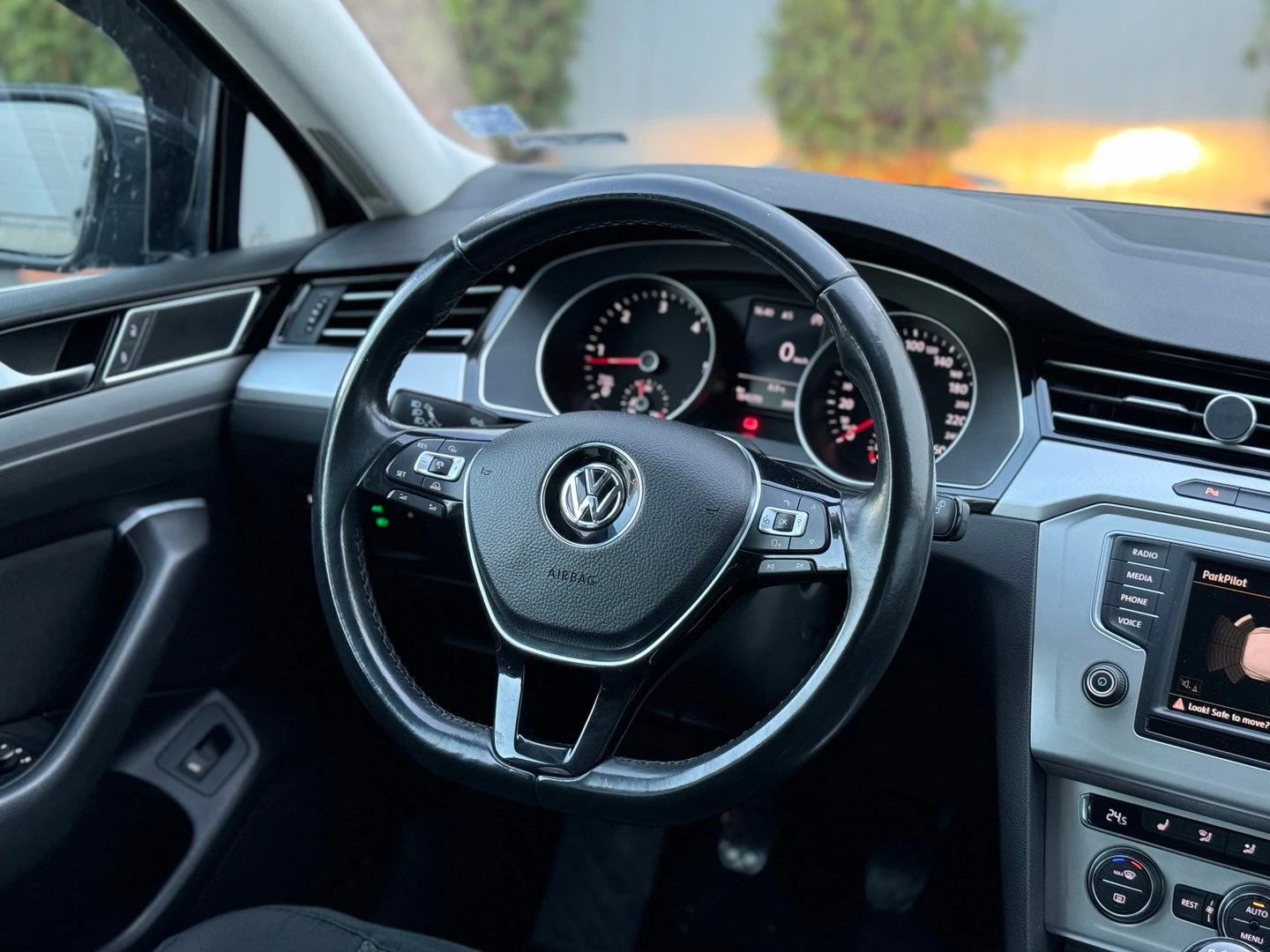 VW Passat Comfortline 2.0TDI BMT - изображение 9