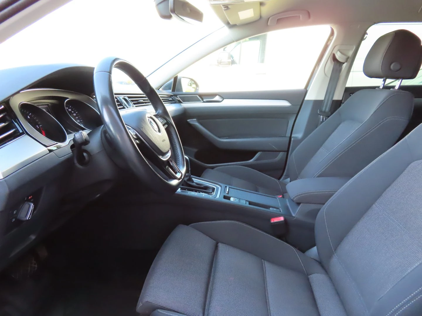 VW Passat Comfortline 2.0TDI BMT - изображение 5