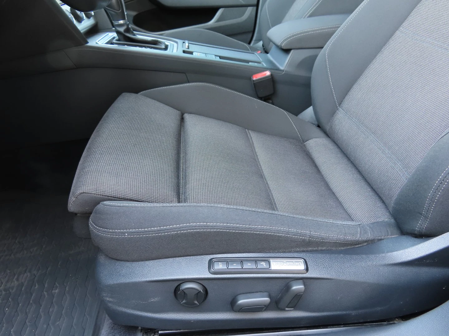 VW Passat Comfortline 2.0TDI BMT - изображение 6