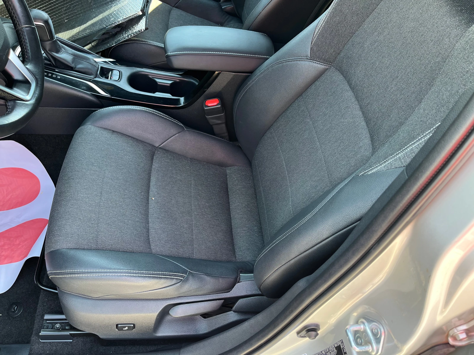 Toyota Corolla 1.8 HYBRID - изображение 7