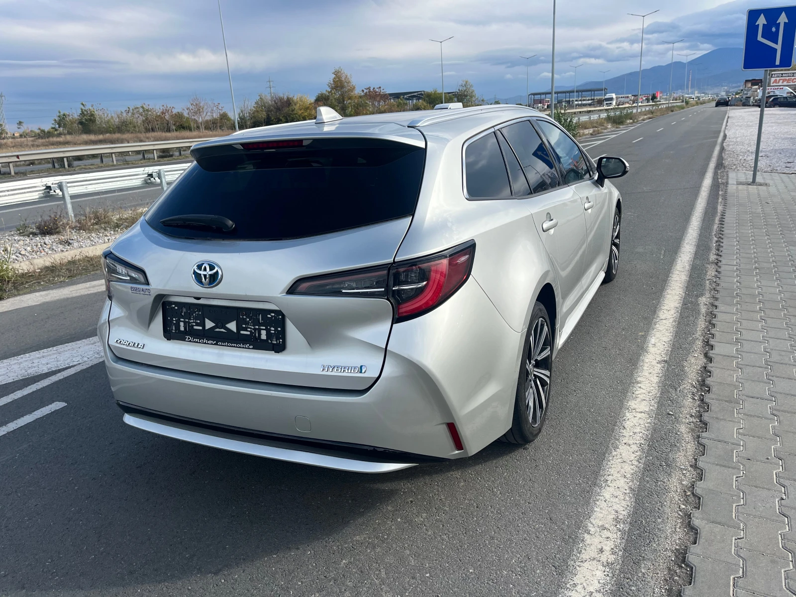 Toyota Corolla 1.8 HYBRID - изображение 6