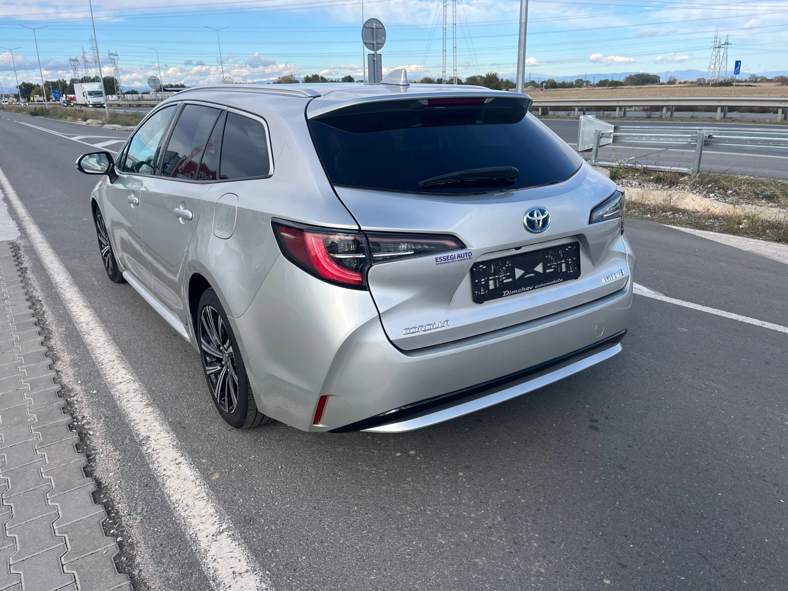 Toyota Corolla 1.8 HYBRID - изображение 5