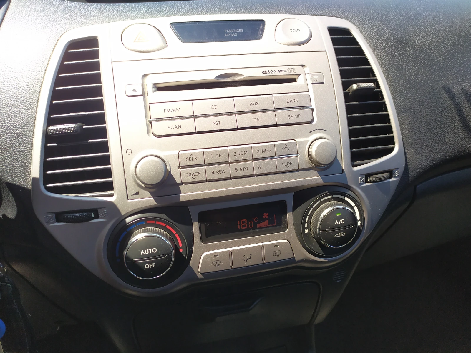 Hyundai I20 1.4 Automatic 100 коня - изображение 9