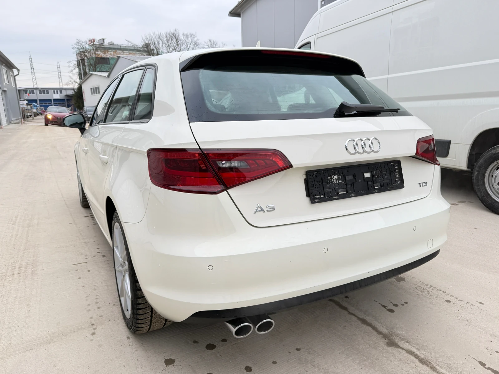 Audi A3 2.0TDI/АВТОМАТ/КОЖА/ОЧАКВАН ВНОС/ОБСЛУЖЕН/ - изображение 4