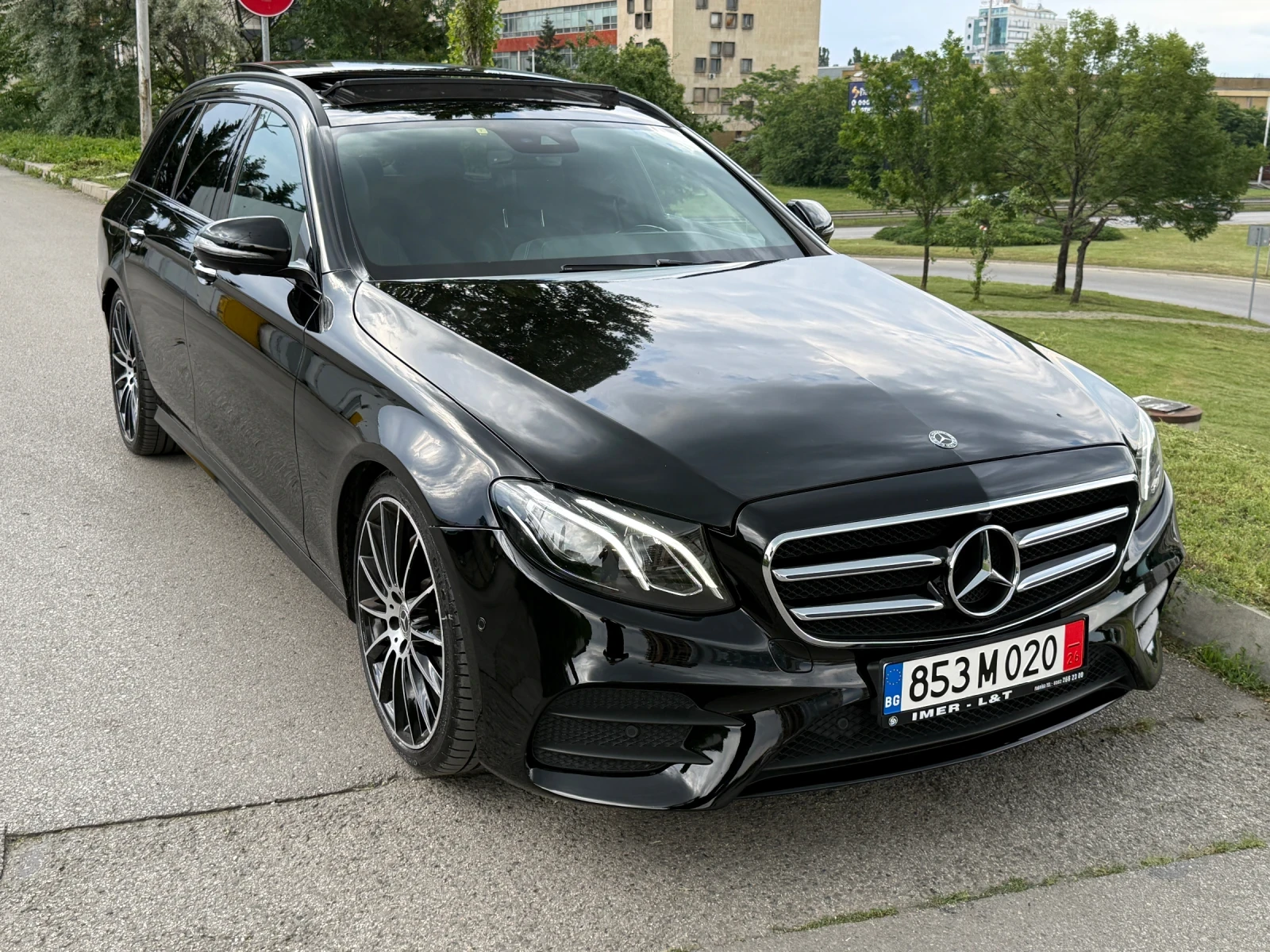 Mercedes-Benz E 220 AMG E220D, снимка 8 - Автомобили и джипове - 54821906