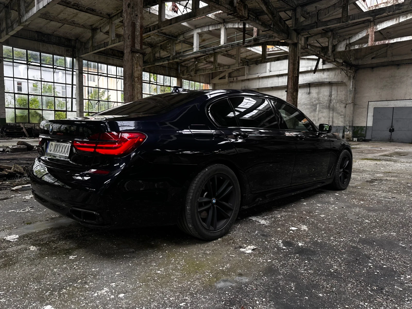 BMW 750, снимка 4 - Автомобили и джипове - 54963557