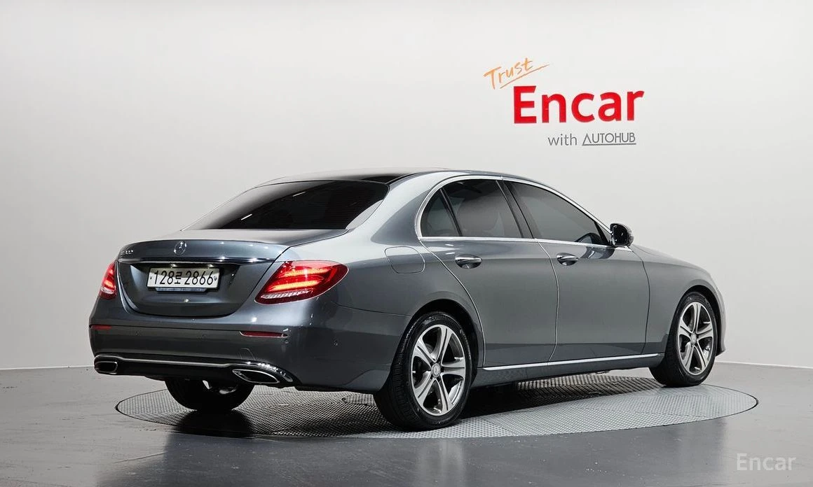 Mercedes-Benz E 300, снимка 2 - Автомобили и джипове - 55692661