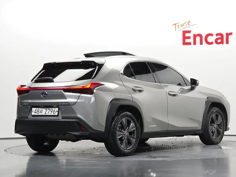 Lexus UX 250h 2.0 2WD , снимка 2 - Автомобили и джипове - 55740635
