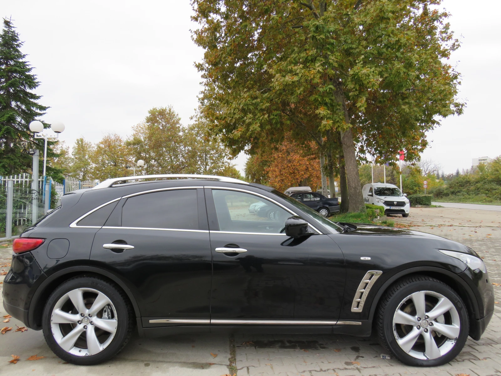 Infiniti Fx 30 DS * 4X4 KEYLESS GO NAVI 360 * * *  - изображение 4