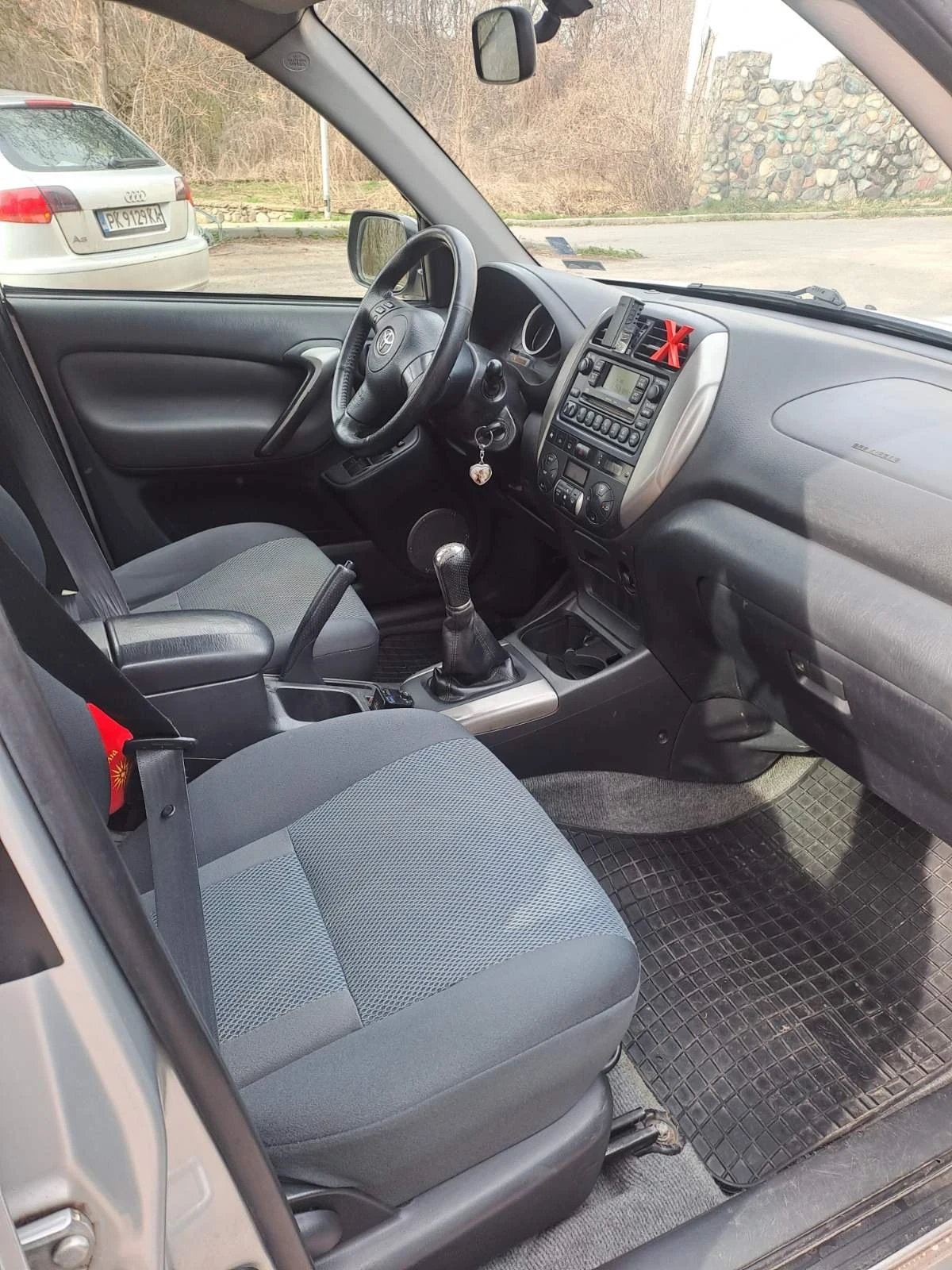 Toyota Rav4 2.0 D4D, снимка 8 - Автомобили и джипове - 54017589