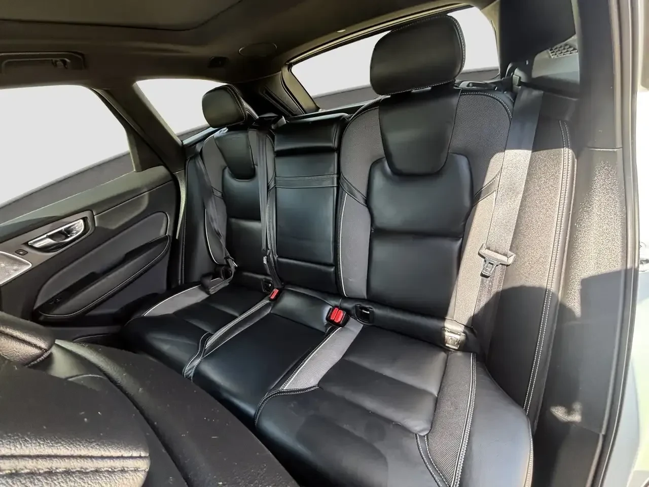 Volvo XC60 R-DESIGN, снимка 13 - Автомобили и джипове - 54564949