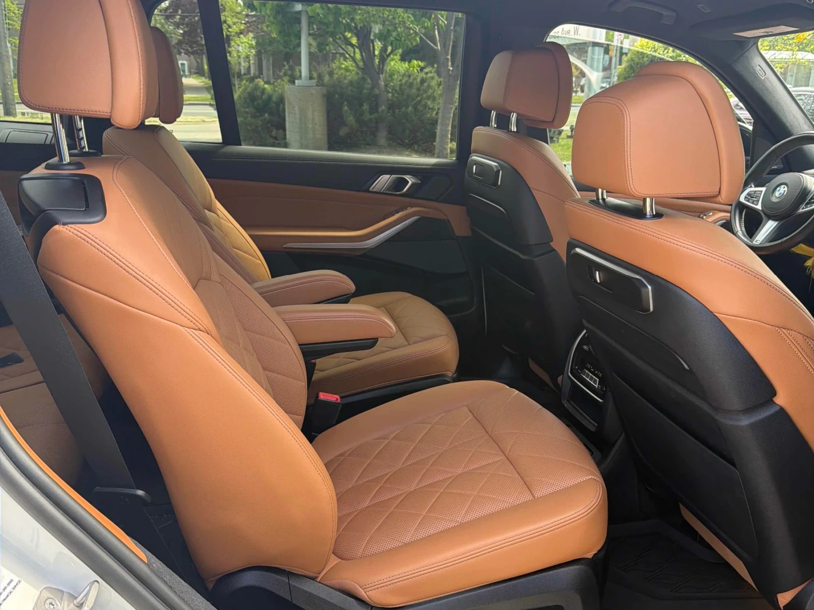 BMW X7 ДИСТРОНИК * ПОДГРЕВ * ПАНОРАМА * МАСАЖИ * CARFAX, снимка 11 - Автомобили и джипове - 54647015