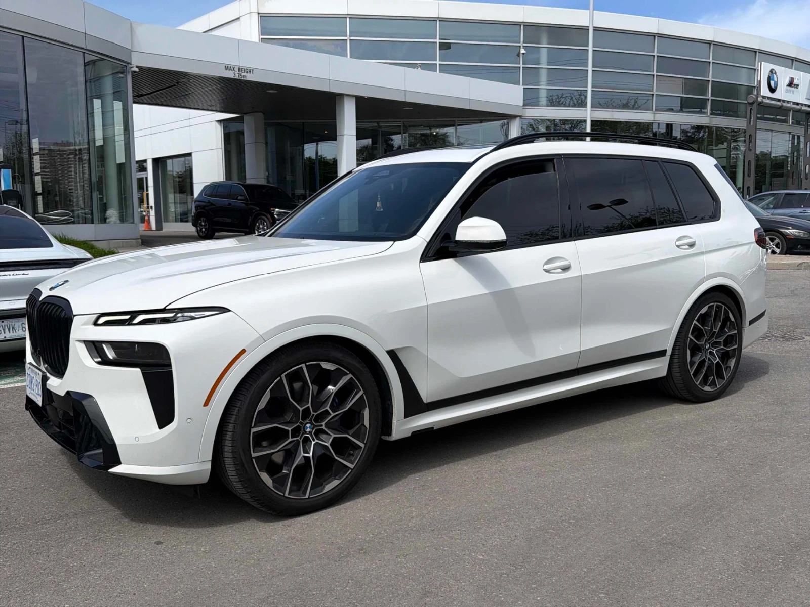 BMW X7 ДИСТРОНИК * ПОДГРЕВ * ПАНОРАМА * МАСАЖИ * CARFAX, снимка 2 - Автомобили и джипове - 54647015