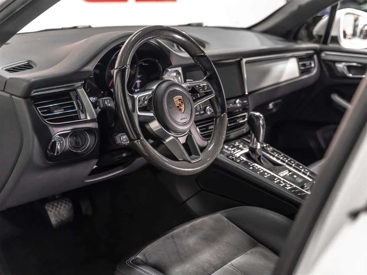 Porsche Macan * Accident Free| Canadian Vehicle| Carbon Fiber, снимка 6 - Автомобили и джипове - 55032854