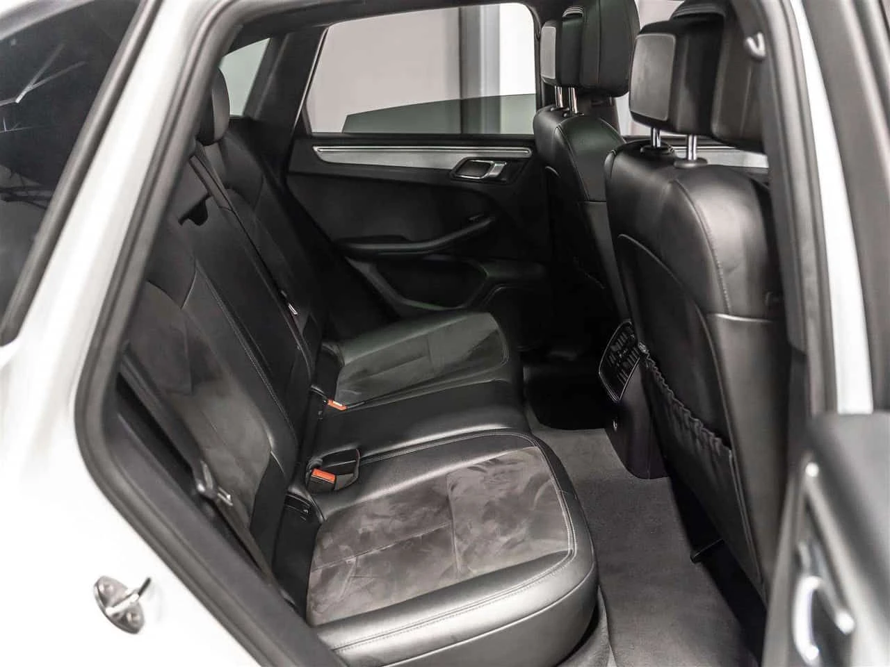 Porsche Macan * Accident Free| Canadian Vehicle| Carbon Fiber, снимка 14 - Автомобили и джипове - 55032854