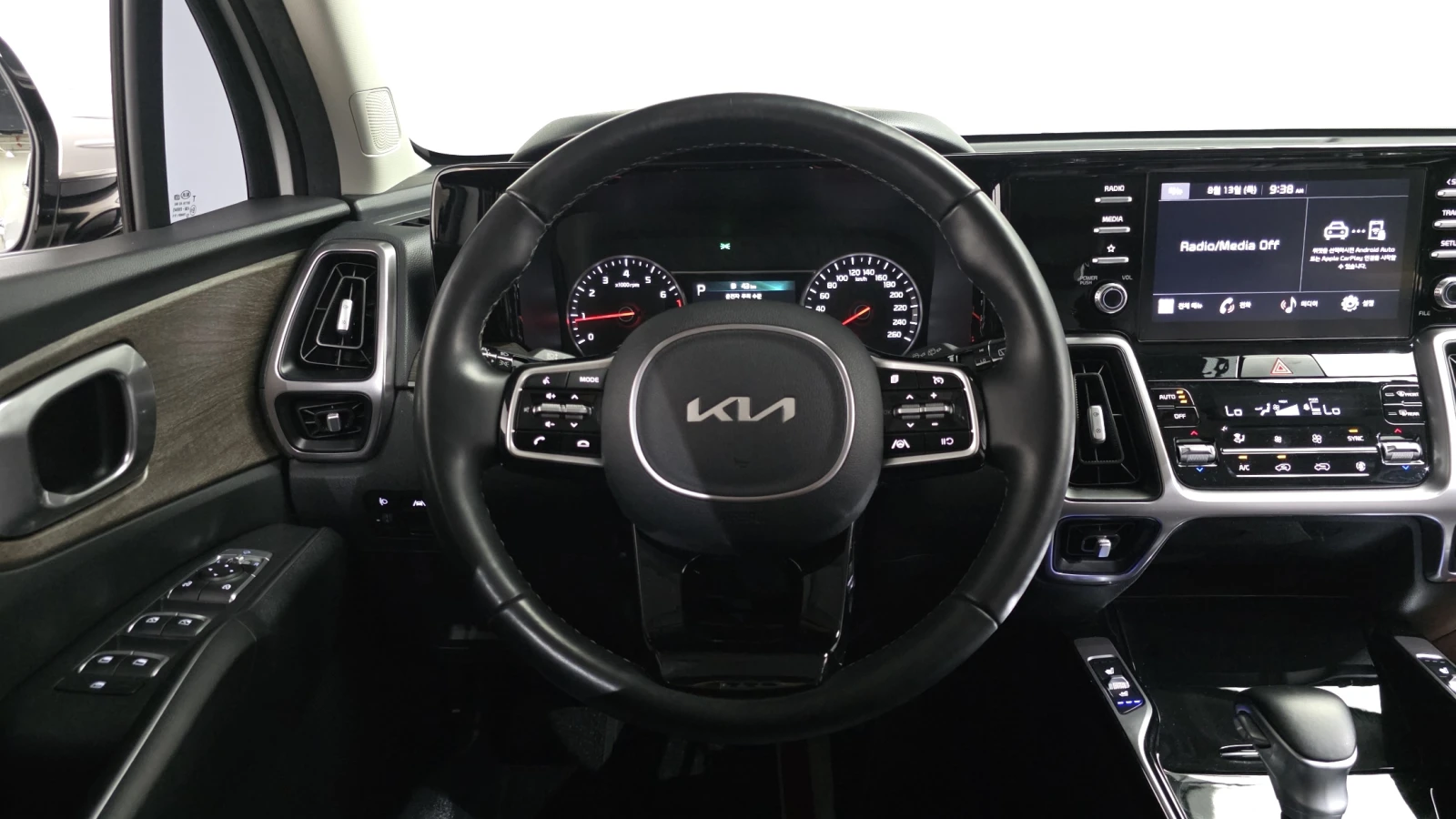 Kia Sorento 2.5* ЕЛ. БАГАЖНИК* ПОДГРЕВ ВОЛАН* КРАЙНА ЦЕНА, снимка 12 - Автомобили и джипове - 55336583