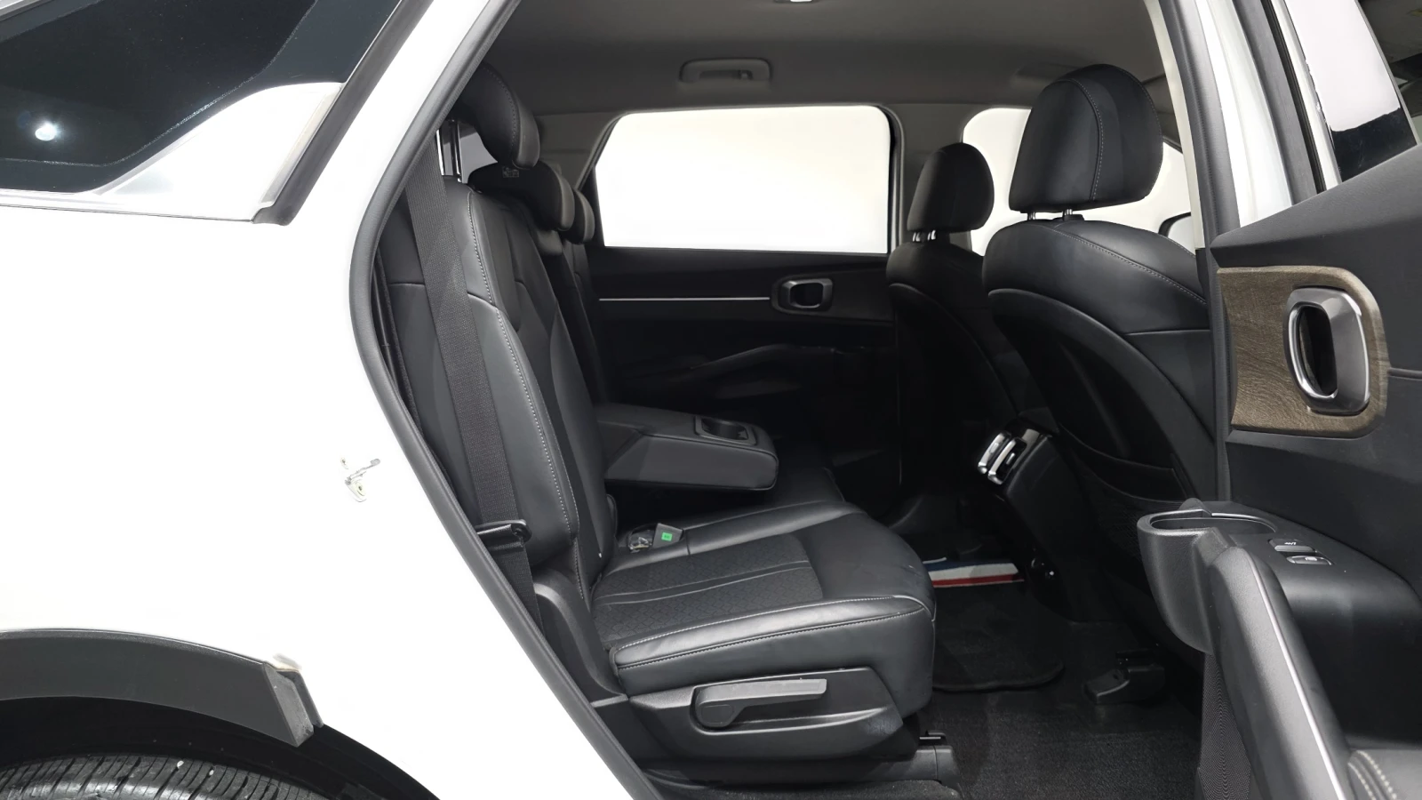 Kia Sorento 2.5* ЕЛ. БАГАЖНИК* ПОДГРЕВ ВОЛАН* КРАЙНА ЦЕНА, снимка 11 - Автомобили и джипове - 55336583