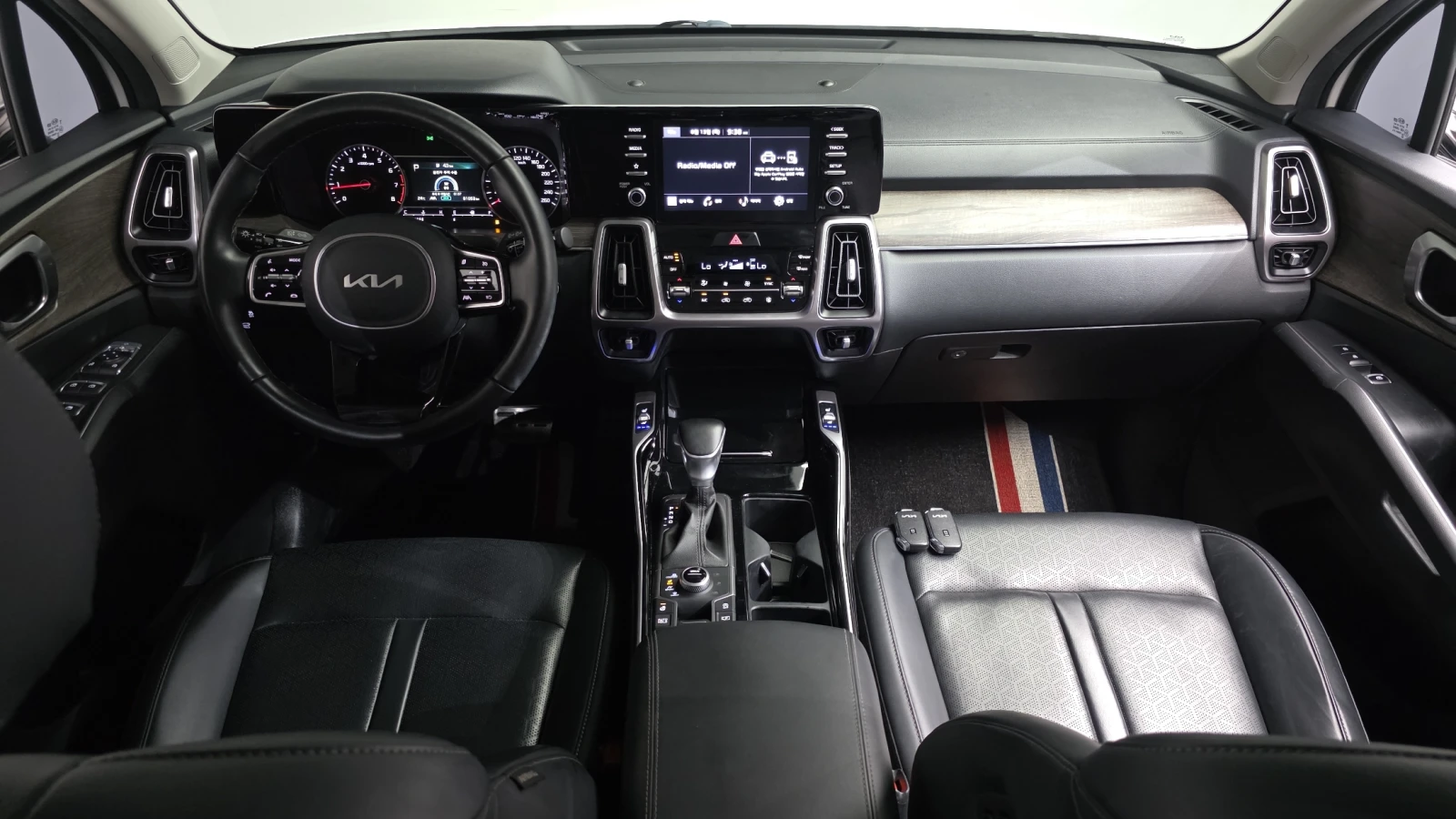Kia Sorento 2.5* ЕЛ. БАГАЖНИК* ПОДГРЕВ ВОЛАН* КРАЙНА ЦЕНА, снимка 7 - Автомобили и джипове - 55336583