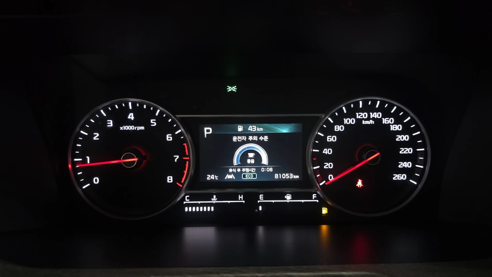 Kia Sorento 2.5* ЕЛ. БАГАЖНИК* ПОДГРЕВ ВОЛАН* КРАЙНА ЦЕНА, снимка 8 - Автомобили и джипове - 55336583