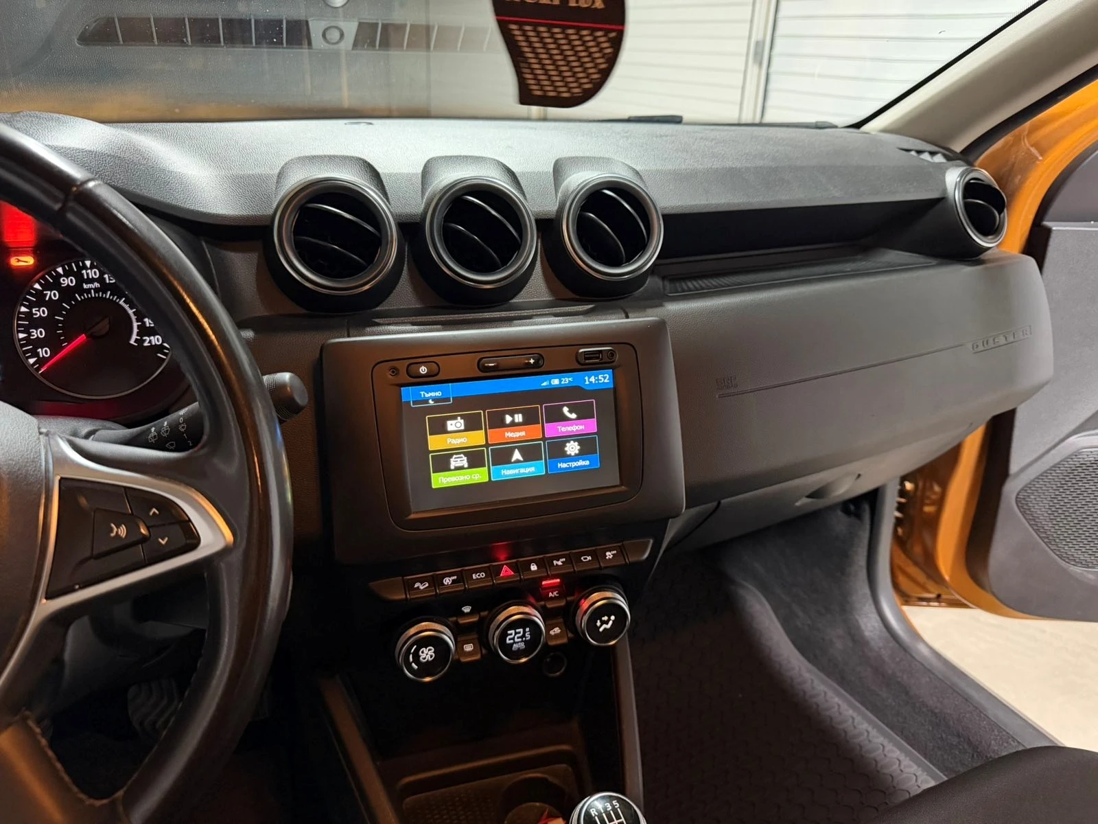 Dacia Duster 1.5 DCi 4x4, снимка 12 - Автомобили и джипове - 56245250