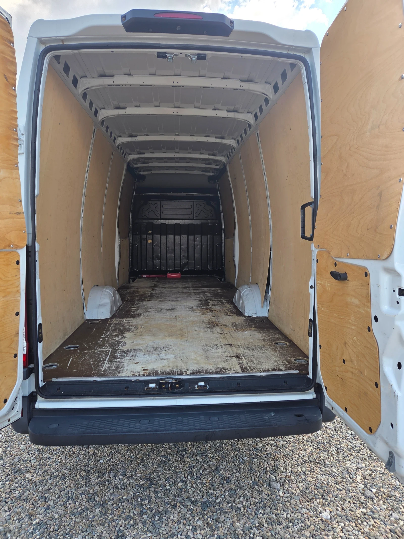 Iveco 35s16 Iveko Deily 3516 климатроник ХХL, снимка 10 - Бусове и автобуси - 55321093