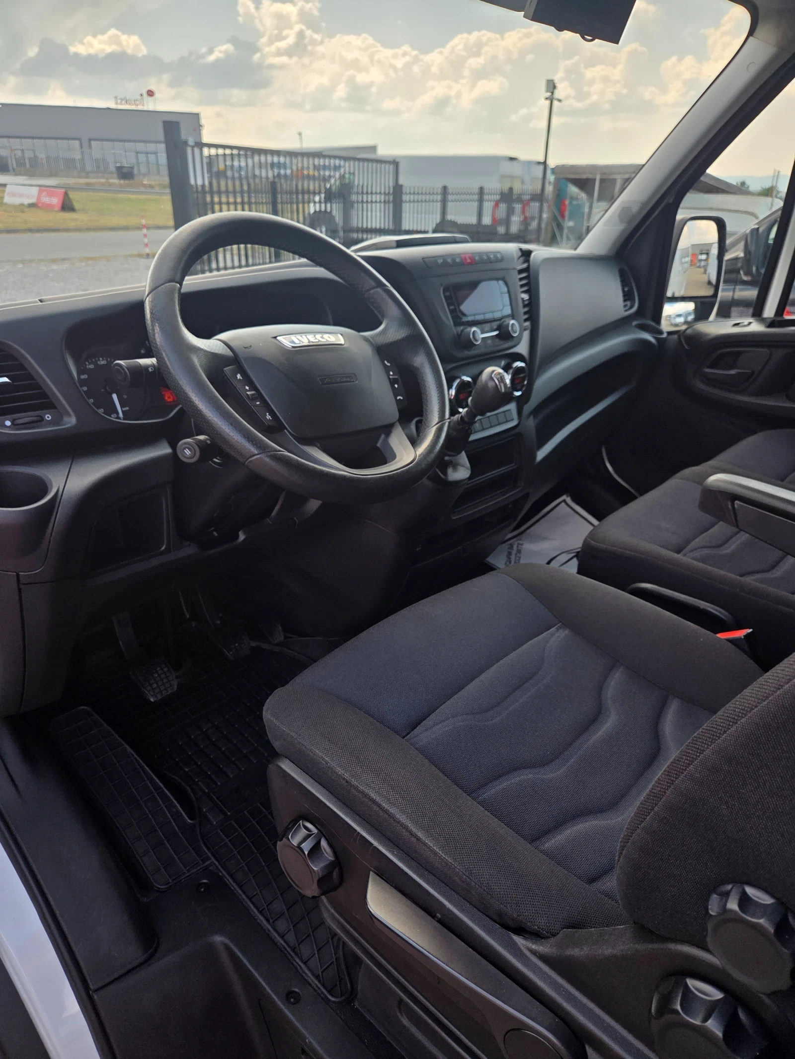 Iveco 35s16 Iveko Deily 3516 климатроник ХХL, снимка 14 - Бусове и автобуси - 55321093
