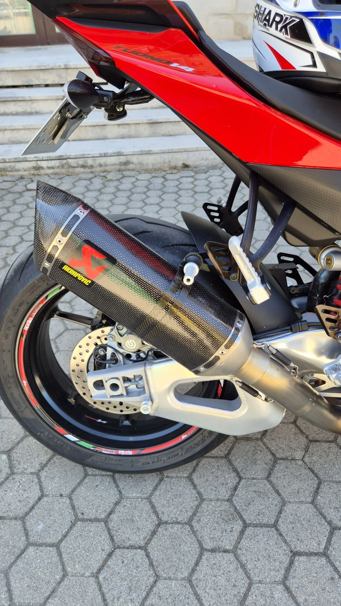 Aprilia Tuono V4 - изображение 7