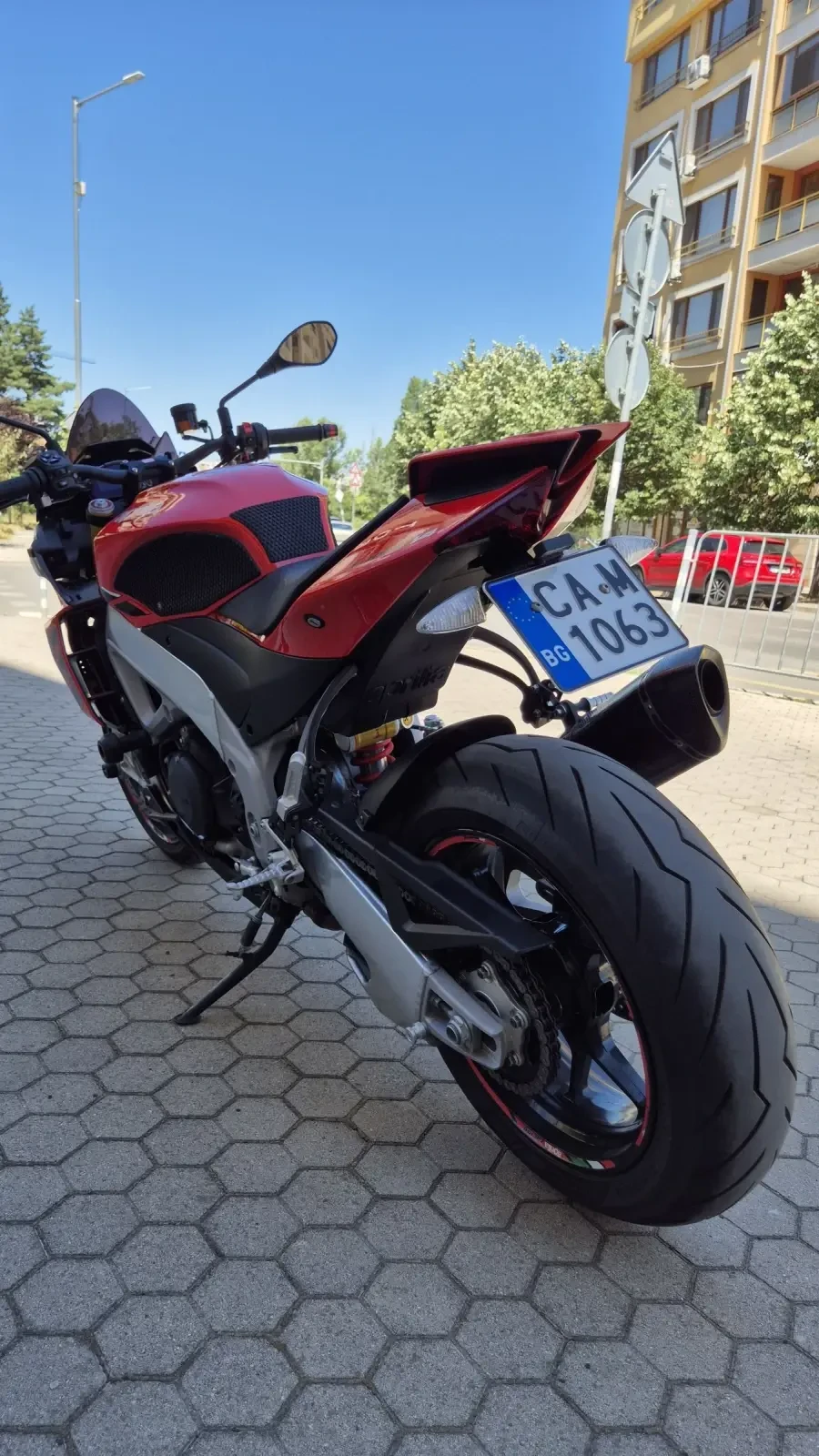 Aprilia Tuono V4 - изображение 4