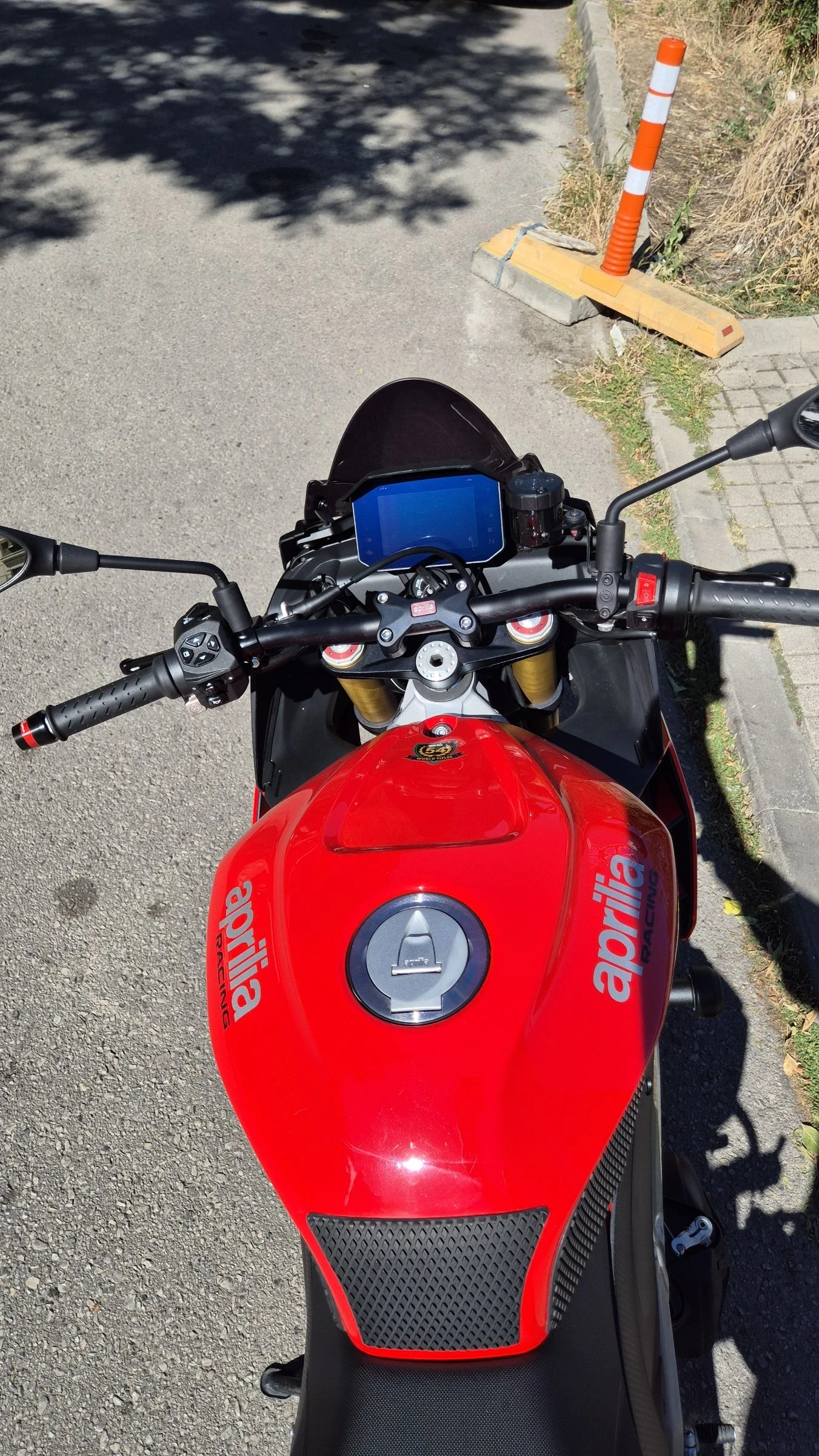 Aprilia Tuono V4 - изображение 10