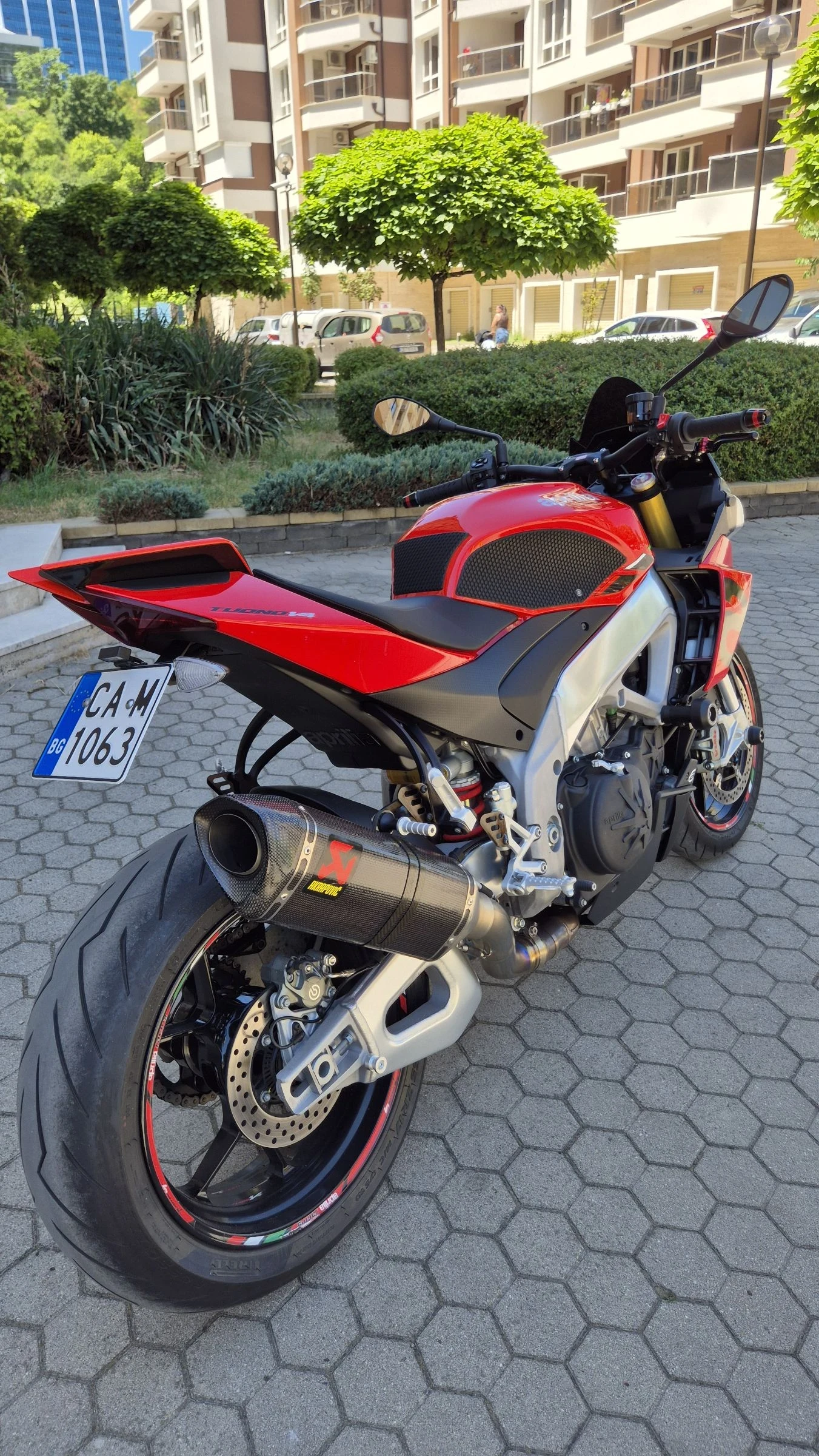 Aprilia Tuono V4 - изображение 3
