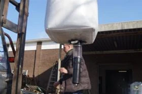 Трактор John Deere ДИСПЕНСЪР ЗА ТОР И СЕМЕНА , снимка 5