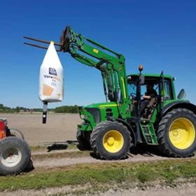 Трактор John Deere ДИСПЕНСЪР ЗА ТОР И СЕМЕНА , снимка 3