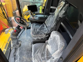 Комбайн New Holland CR10.90, снимка 10