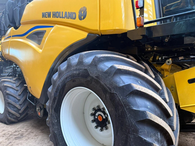 Комбайн New Holland CR10.90, снимка 5 - Селскостопанска техника - 52918776