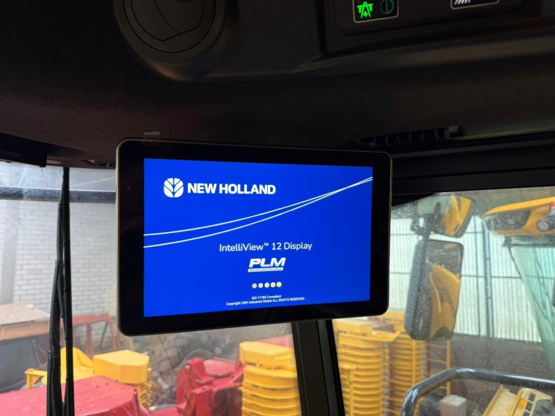 Комбайн New Holland CR10.90, снимка 12 - Селскостопанска техника - 52918776